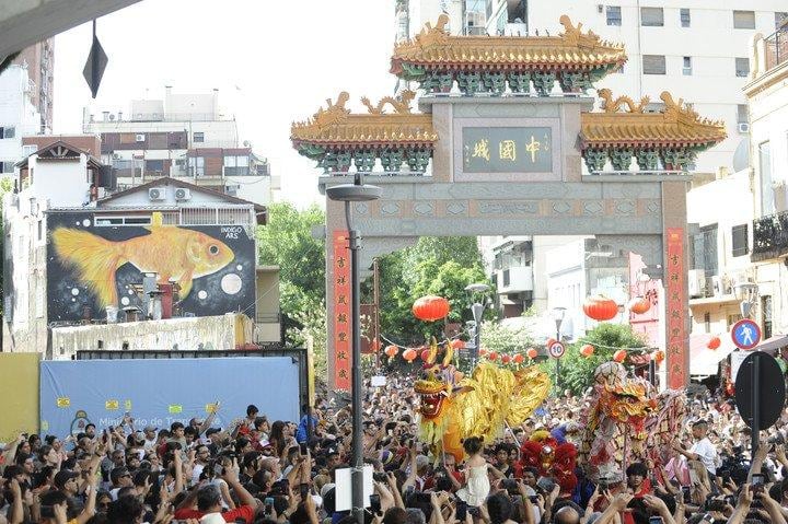 Los festejos por el Año Nuevo Chino en las calles del barrio porteño de Belgrano (Clarín).