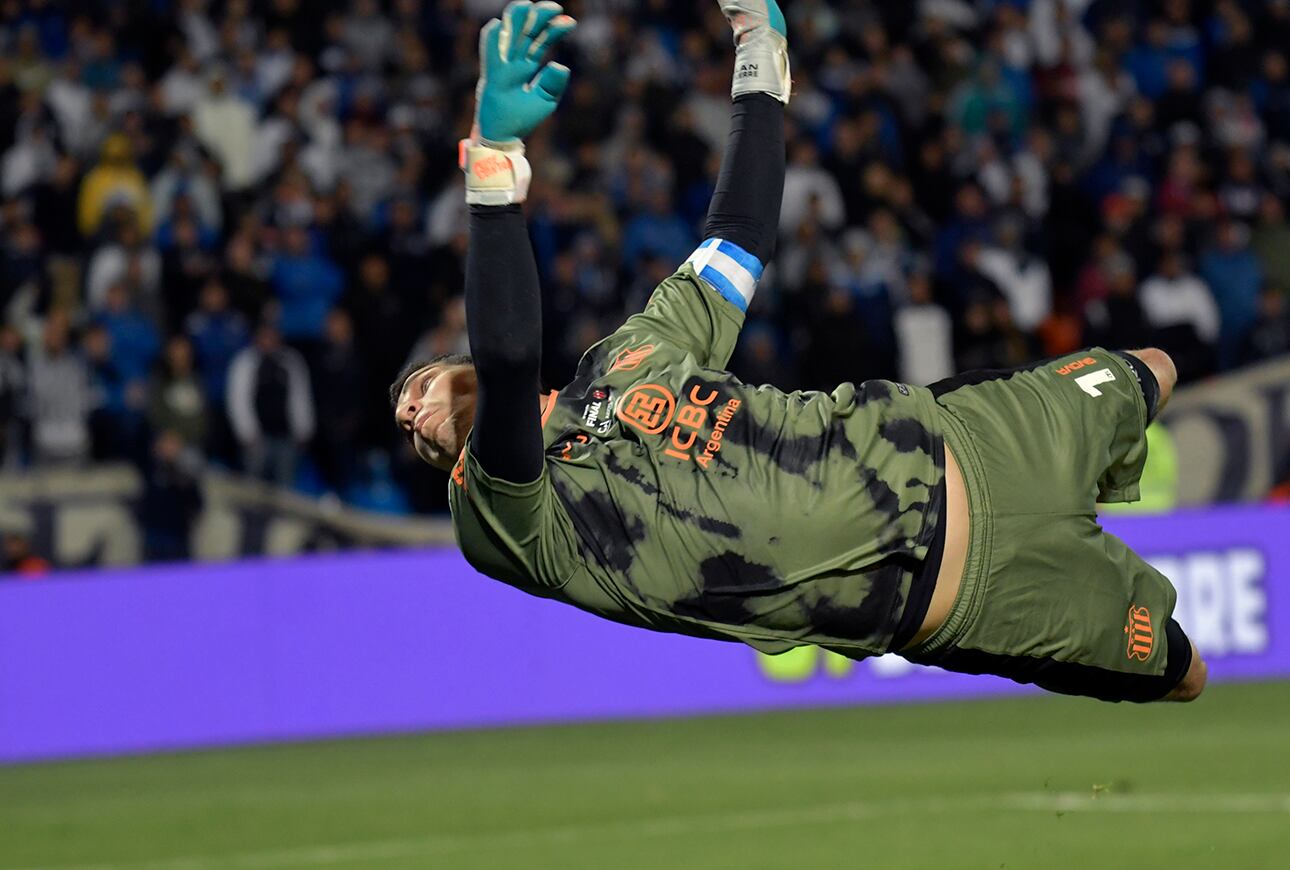 Club Altético Patronato se consagró campeón de la Copa Argentina y jugará la Copa Libertadores
El “Patrón” venció a Talleres de Córdoba y por primera vez disputará un torneo internacional, gracias al insólito gol de Thiago Banega.


Foto: Orlando Pelichotti