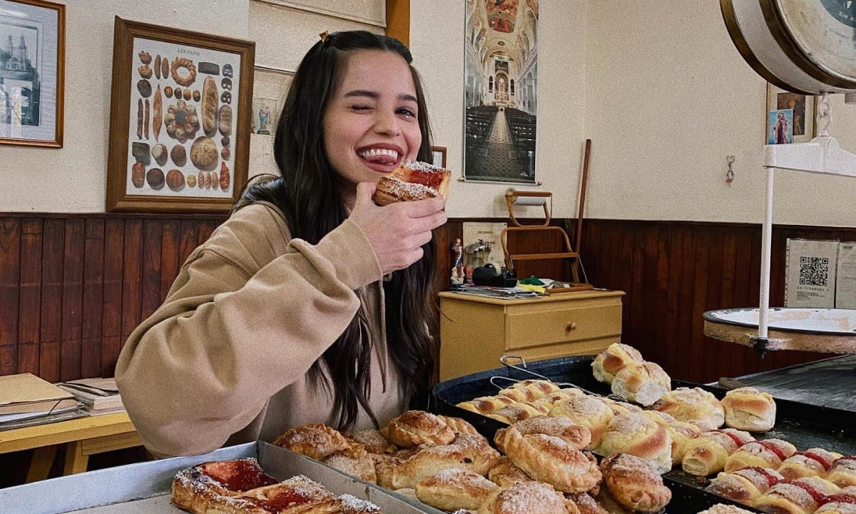 Emilia Mernes en la panadería familiar.