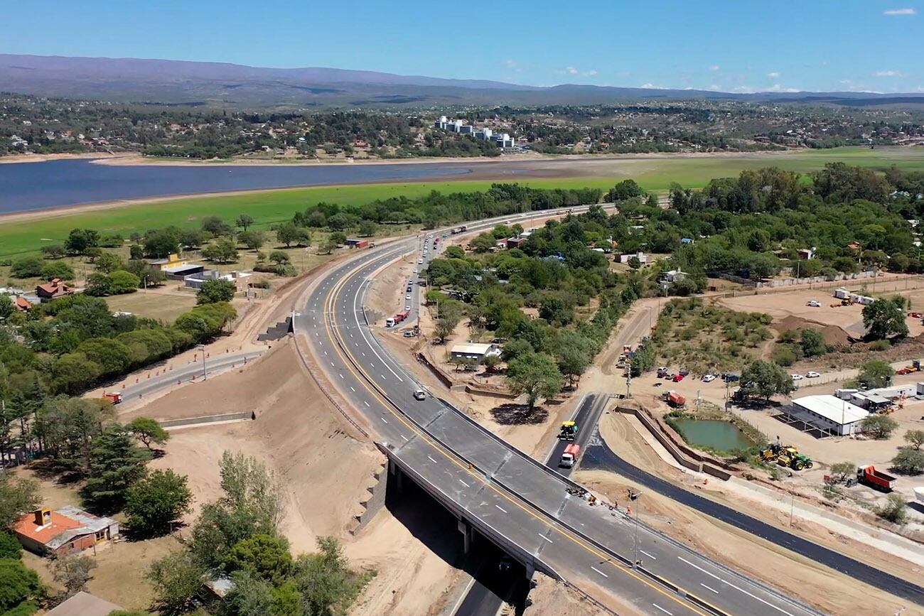 Tomas aéreas de autovia Punilla