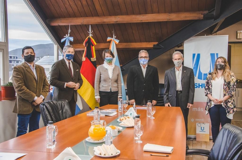 El jefe de Gabinete municipal, Mario Daniele y el secretario de Turismo David Ferreyra, recibieron al Embajador de Alemania en Argentina, Ulrich Sante, quien estaba acompaña por su Señora esposa Christina Sante.