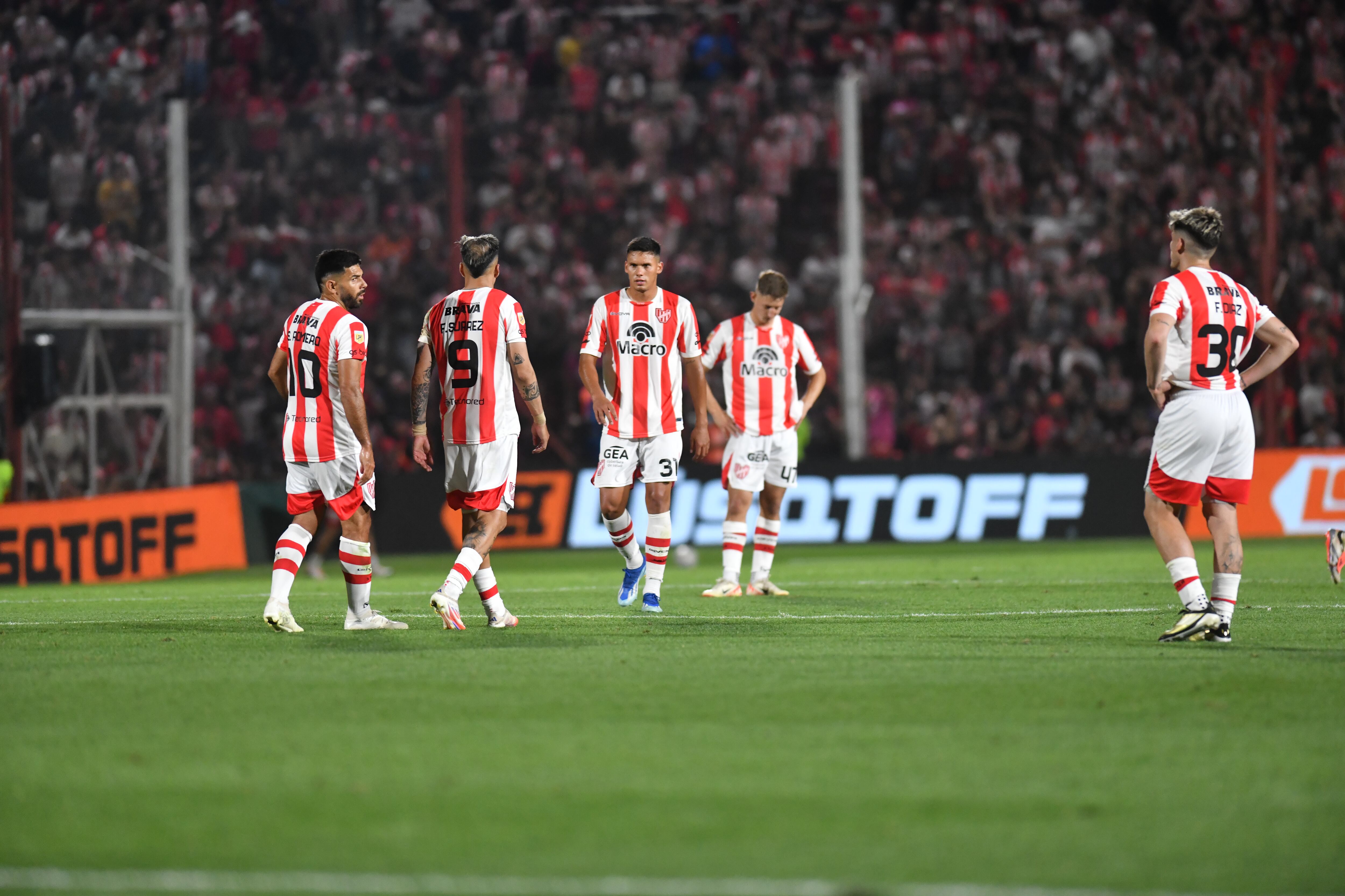 El partido se vivió con mucha intensidad y pasión en Alta Córdoba. Foto: Javier Ferreyra