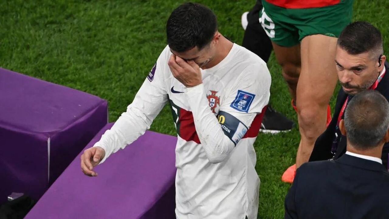 El jugador portugués se marchó desconsolado luego de la derrota de su equipo. Foto: Infobae