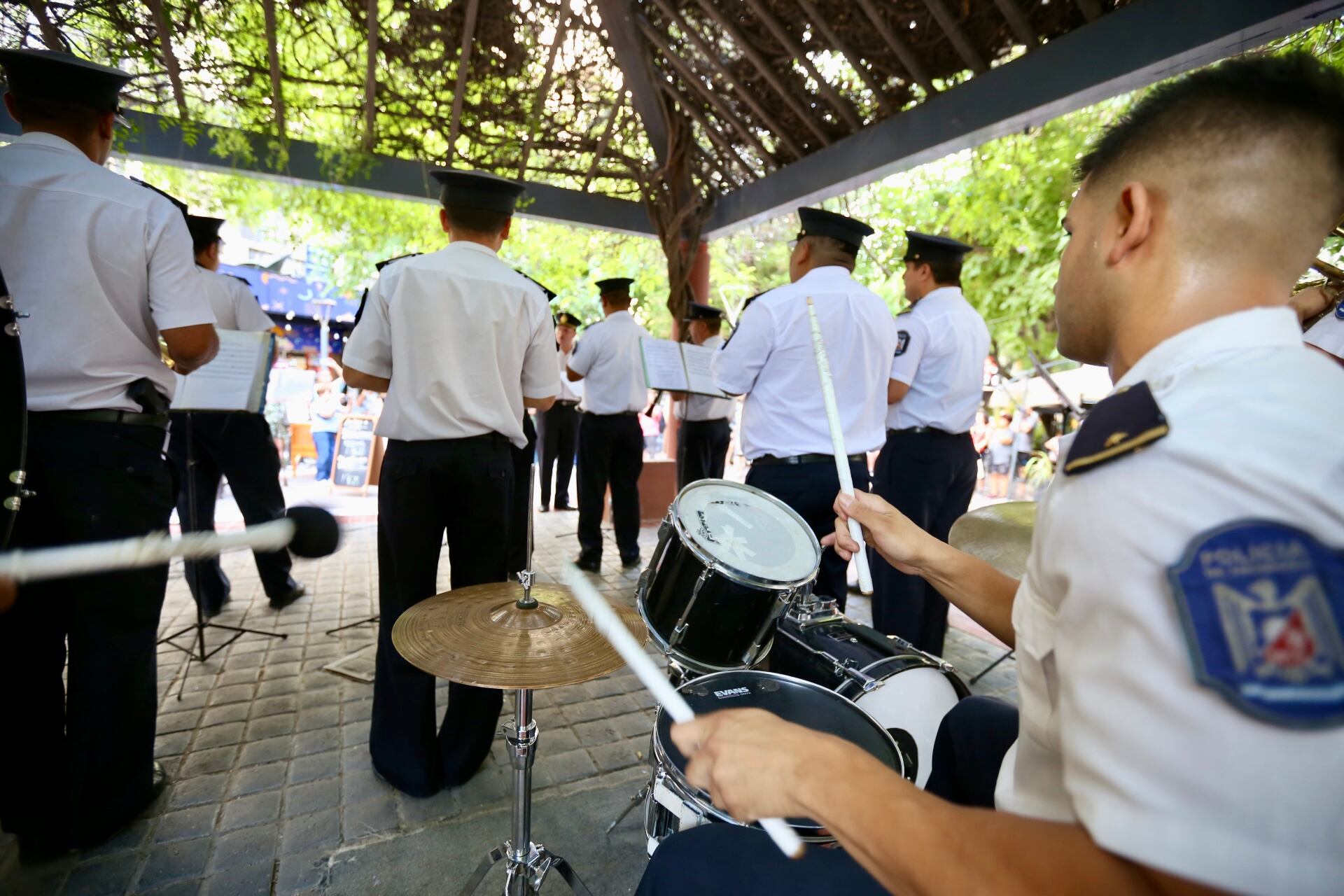 Ciclo de Conciertos de Fin de Año, la Banda de Música “Cabo 1° Gustavo Ramet” de la Policía de Mendoza se presentó con gran éxito en la Pérgola de la Peatonal Sarmiento de la Ciudad de Mendoza.