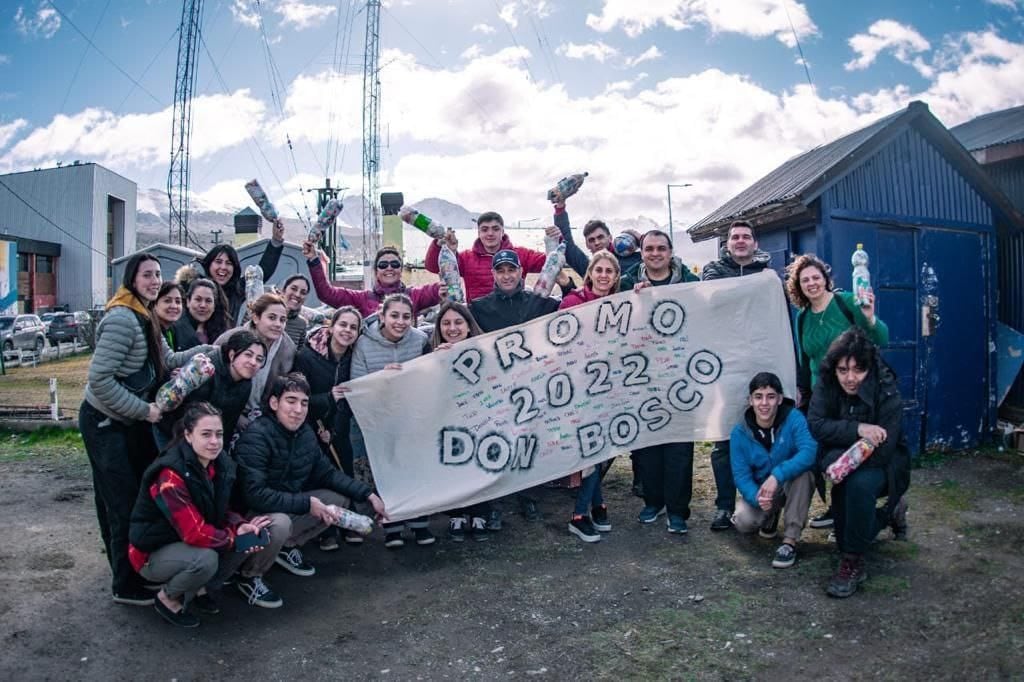 Jóvenes recolectaron más de 2000 ecobotellas visibilizando el uso de plásticos