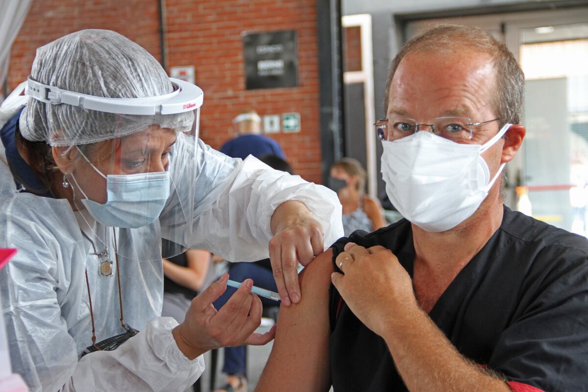 Crecieron los casos de coronavirus en Santa Fe, que estuvo apenas por debajo de los 1.500 diarios
