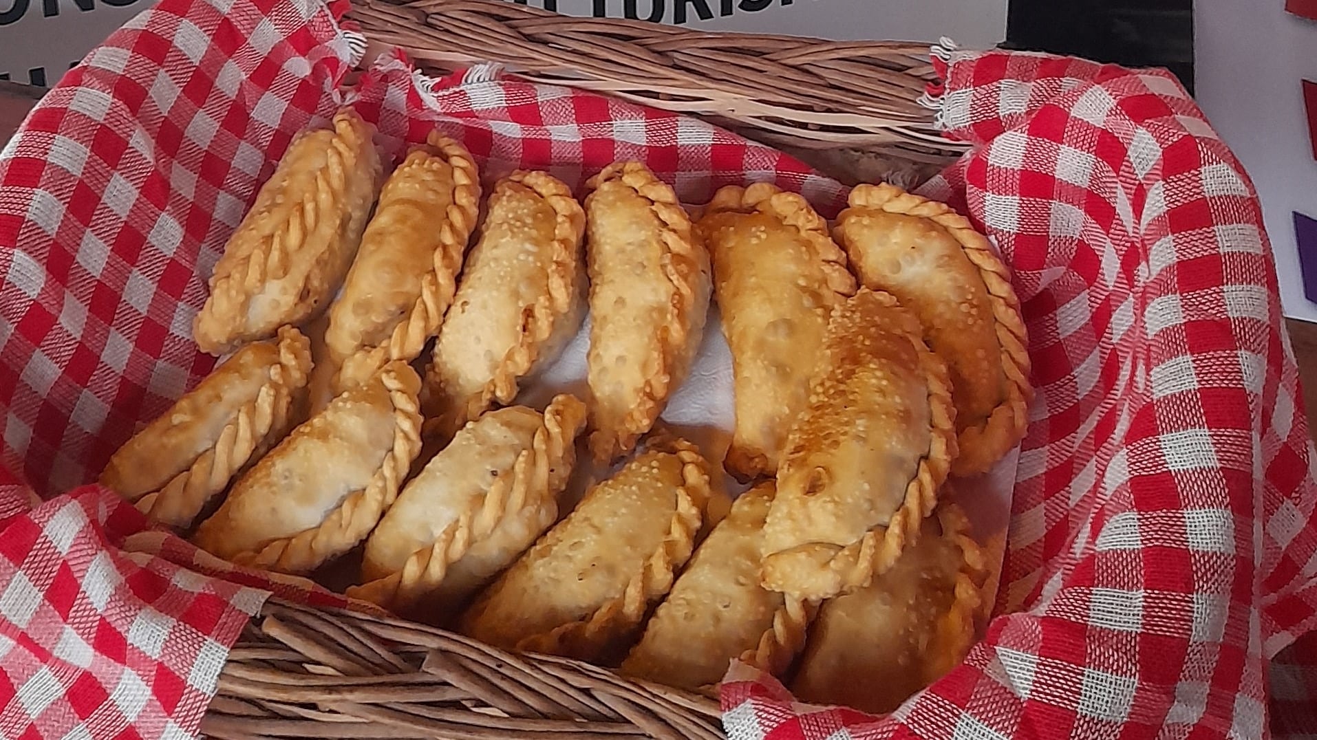 Cómo preparar las clásicas empanadas de jamón y queso y olvidarse del delivery

