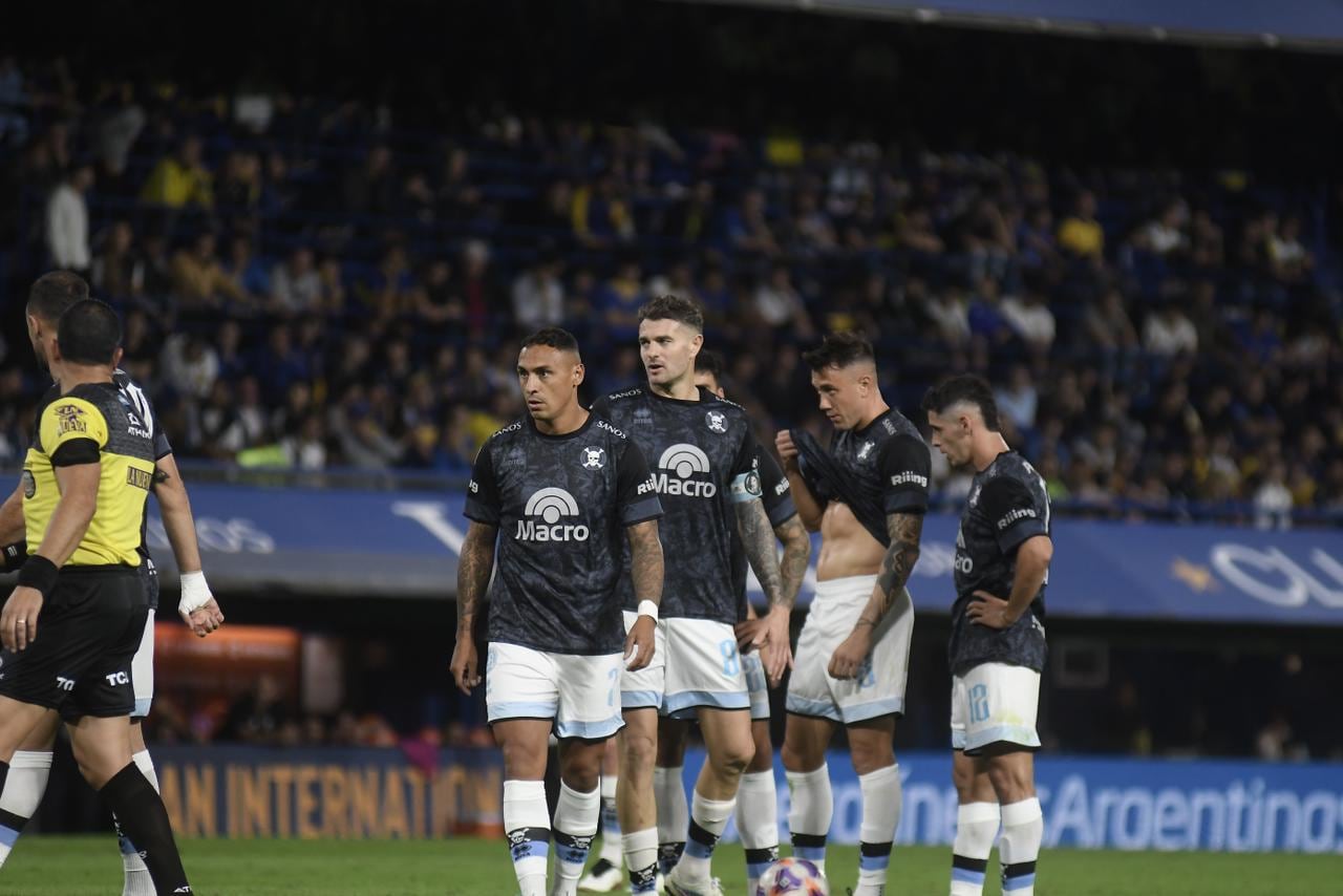 Belgrano recibió dos goles en el inicio del complemento y perdió en su visita a la Bombonera contra Boca por la fecha 16 de la Liga Profesional. (Federico López Claro / La Voz)