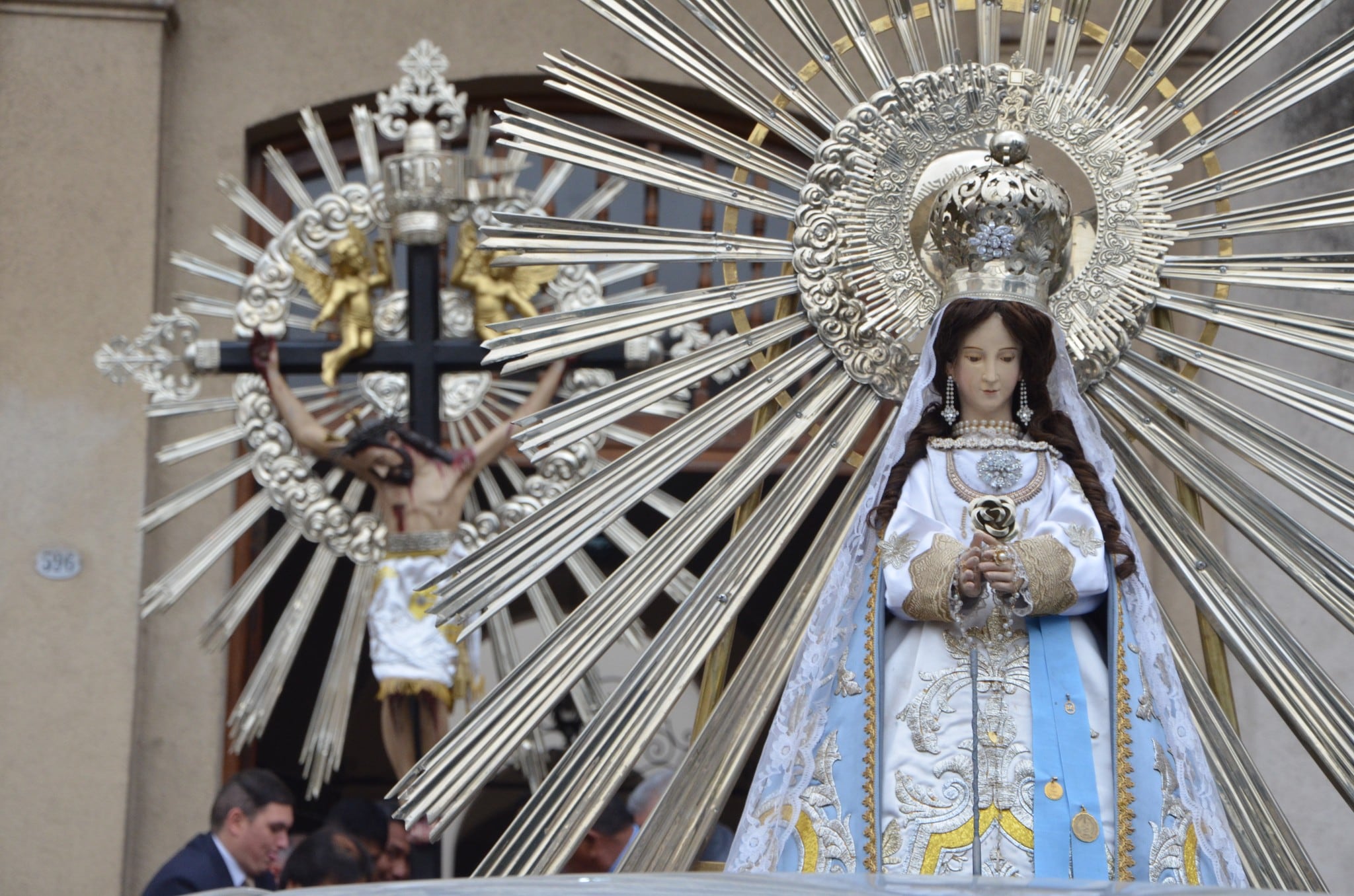 En su reflexión de este viernes el monseñor Adamczyk transmitió sus mejores augurios a los peregrinos y al pueblo salteño, y lo animó a tener una fe fuerte en Dios y a continuar “la tradición del Cristo del Milagro y su Madre”.