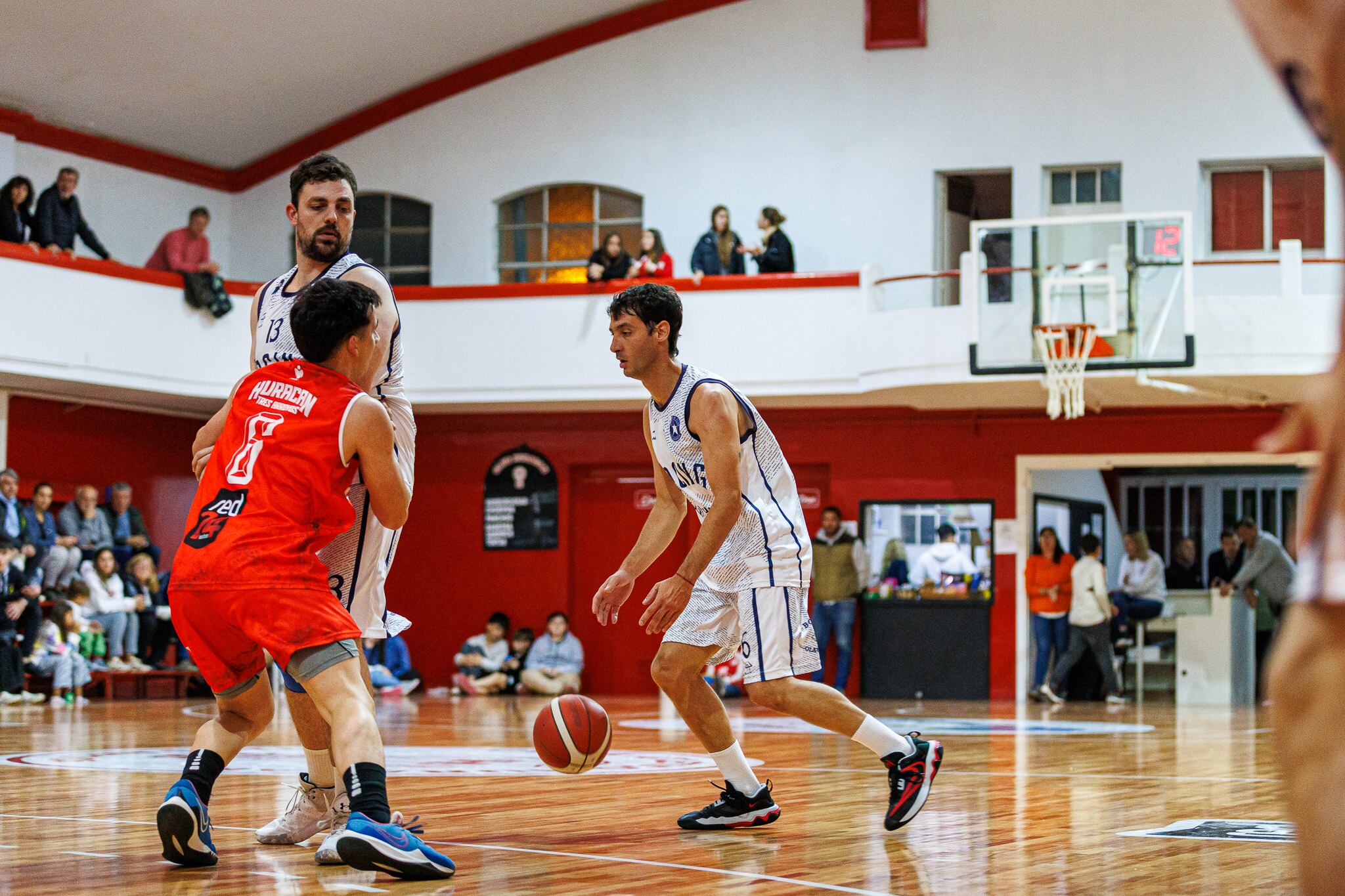 Pre Federal de Básquet 2024: derrotas de Huracán y Club de Pelota (foto: Facebook Zona Naranja TA)