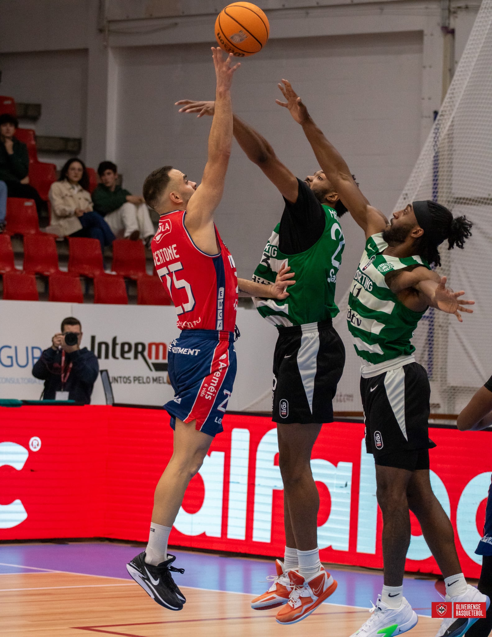 Pablo Bertone basquet Oliveirense Portugal