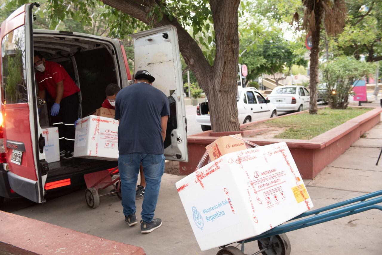 Llegaron a Mendoza las primeras dosis de la vacuna Sputnik V.