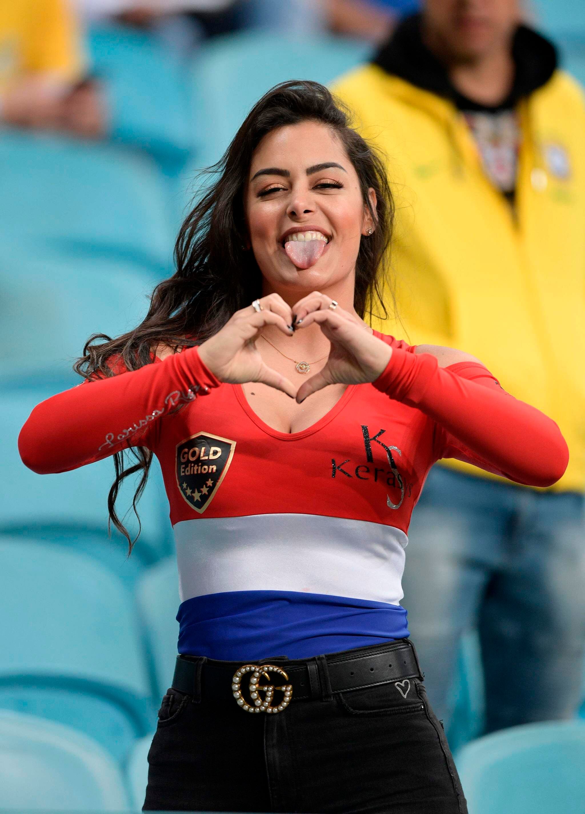 Larissa Riquelme es la novia del mundial 2010.