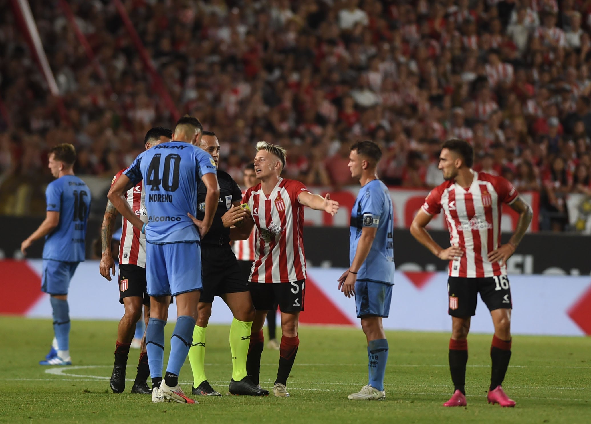 Belgrano se quedó sin nada a los 49 minutos del complemento en su visita a Estudiantes en La Plata. (Fotobaires)