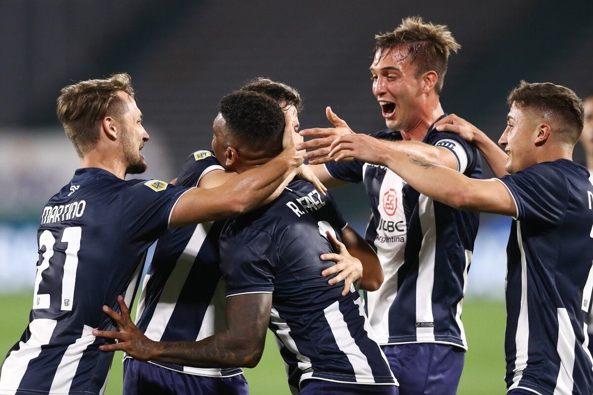 Gol en contra se grita igual: así abrió el marcador Talleres ante Estudiantes