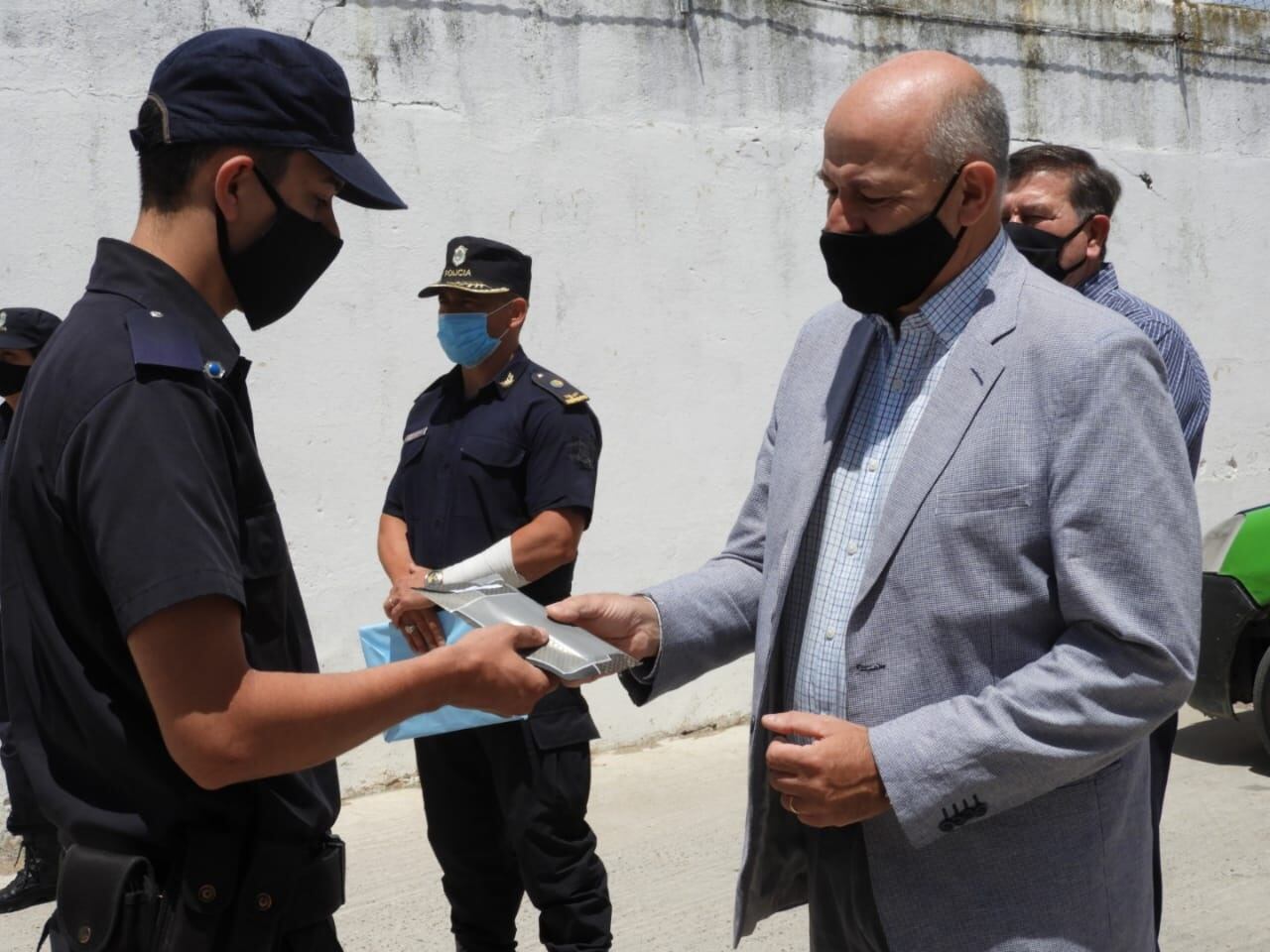 Reconocimiento a policías rosaleños