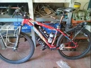 Héctor recorría el país en bicicleta y se la robaron en Esquel.