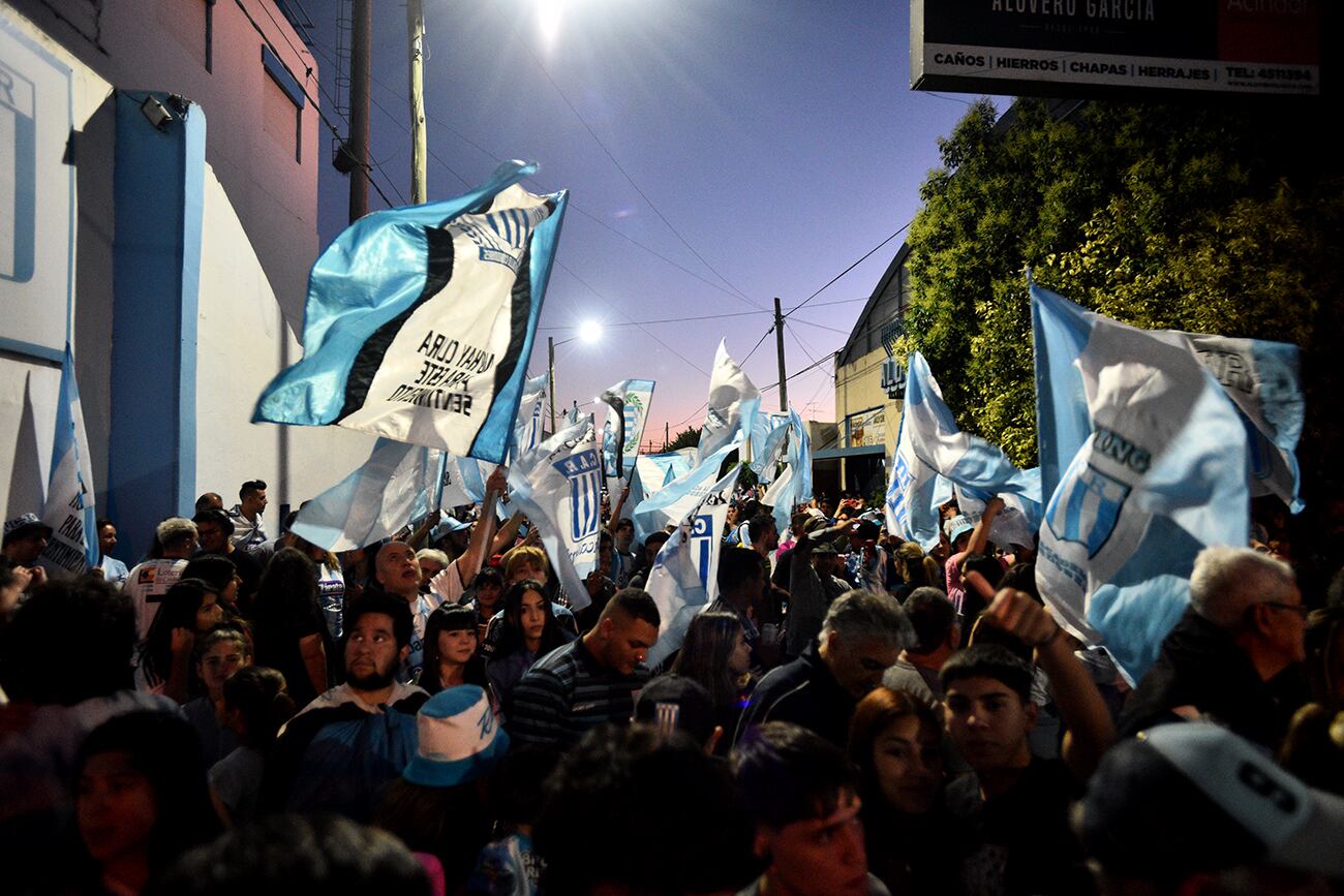 Así fue la celebración de Racing de Nueva Italia, el campeón del Federal A que ascendió a la Primera Nacional. (Pedro Castillo / La Voz)