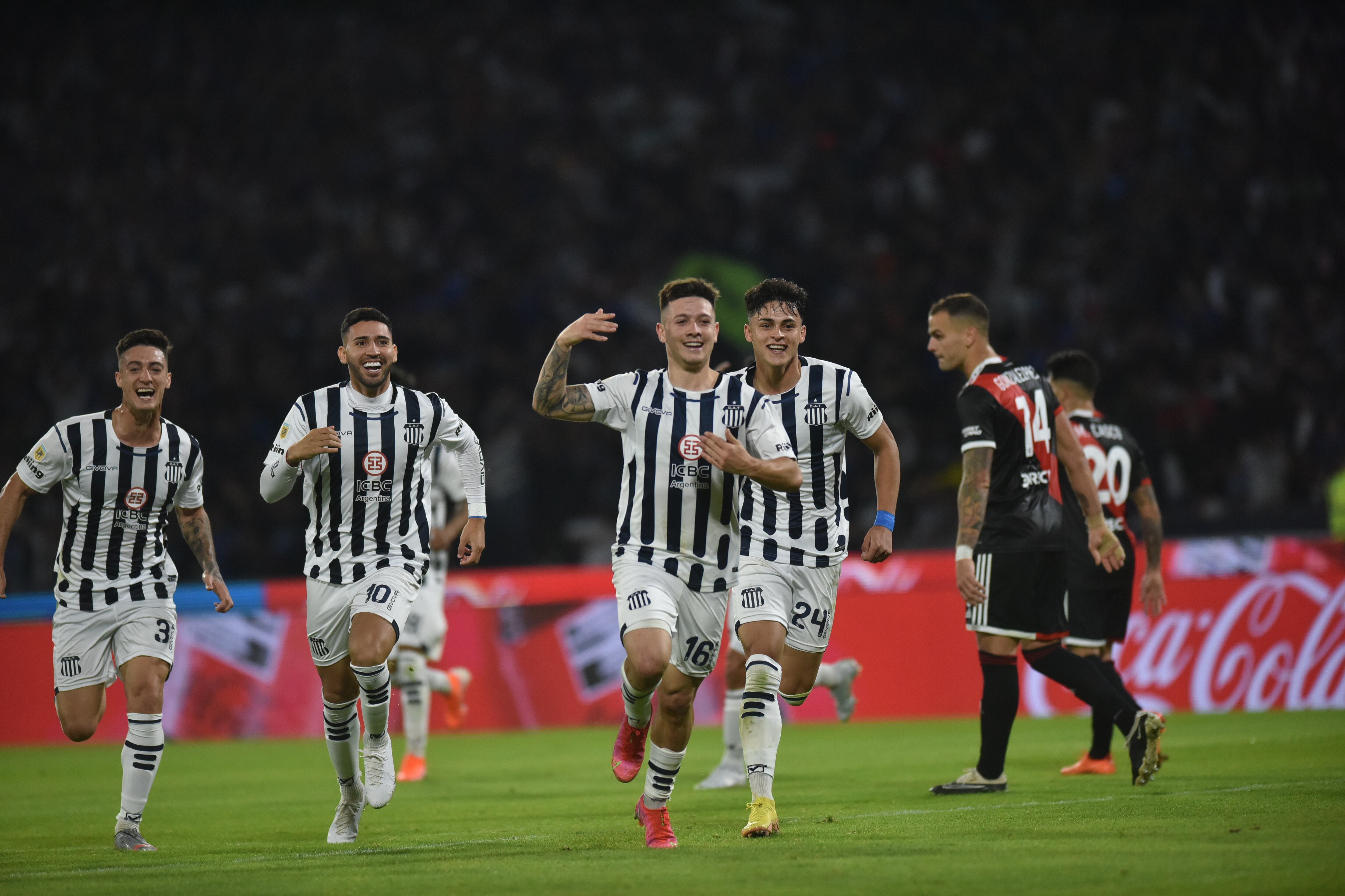 Talleres vs River por partido de la Liga Profesional en el Kempes. 14 mayo 2023 foto Javier Ferreyra