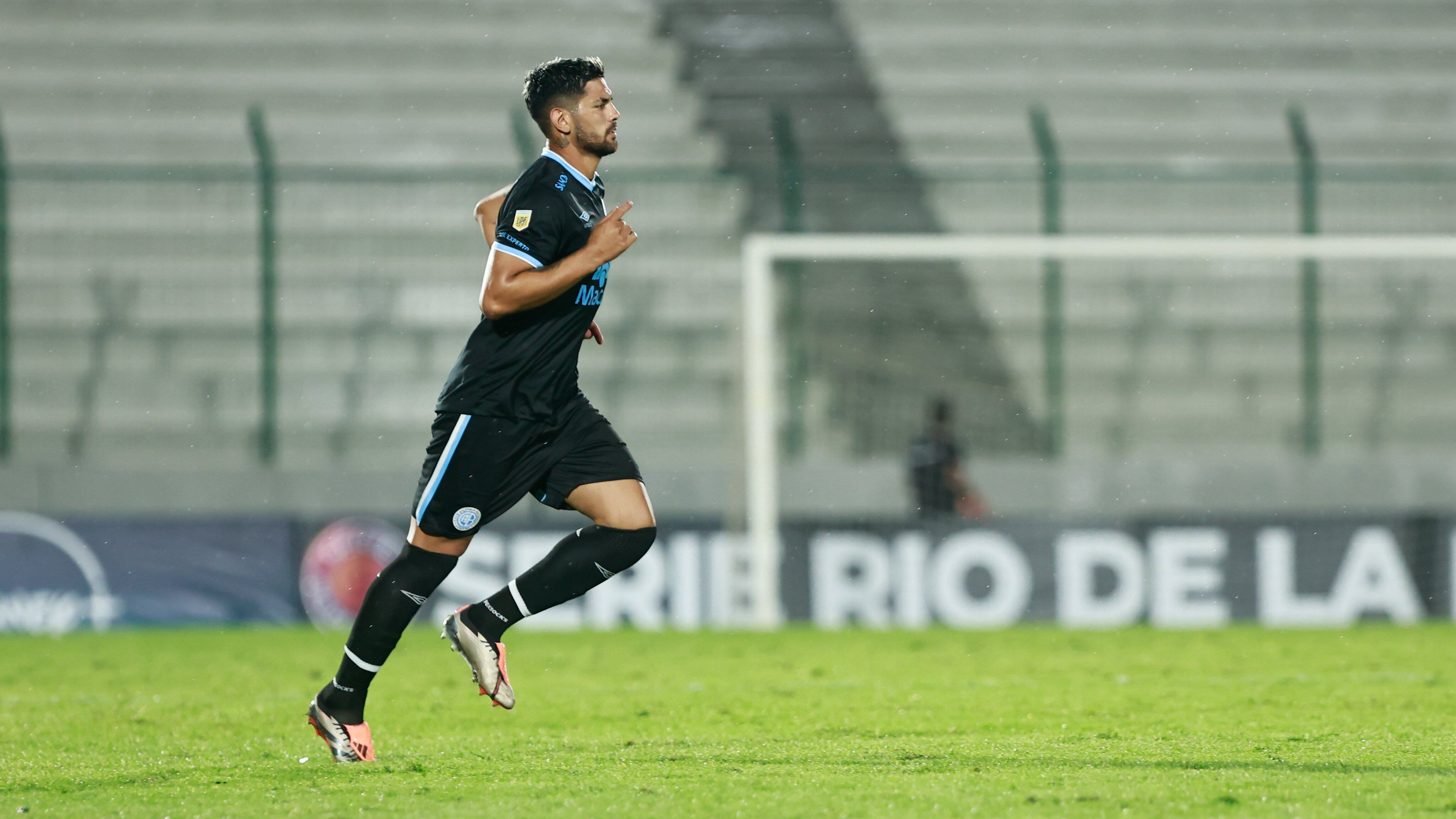 Lucas Passerini, una vuelta esperaba en Belgrano. El goleador ingresó a los 13 minutos del segundo tiempo ante Progreso en Uruguay. (Prensa Belgrano)