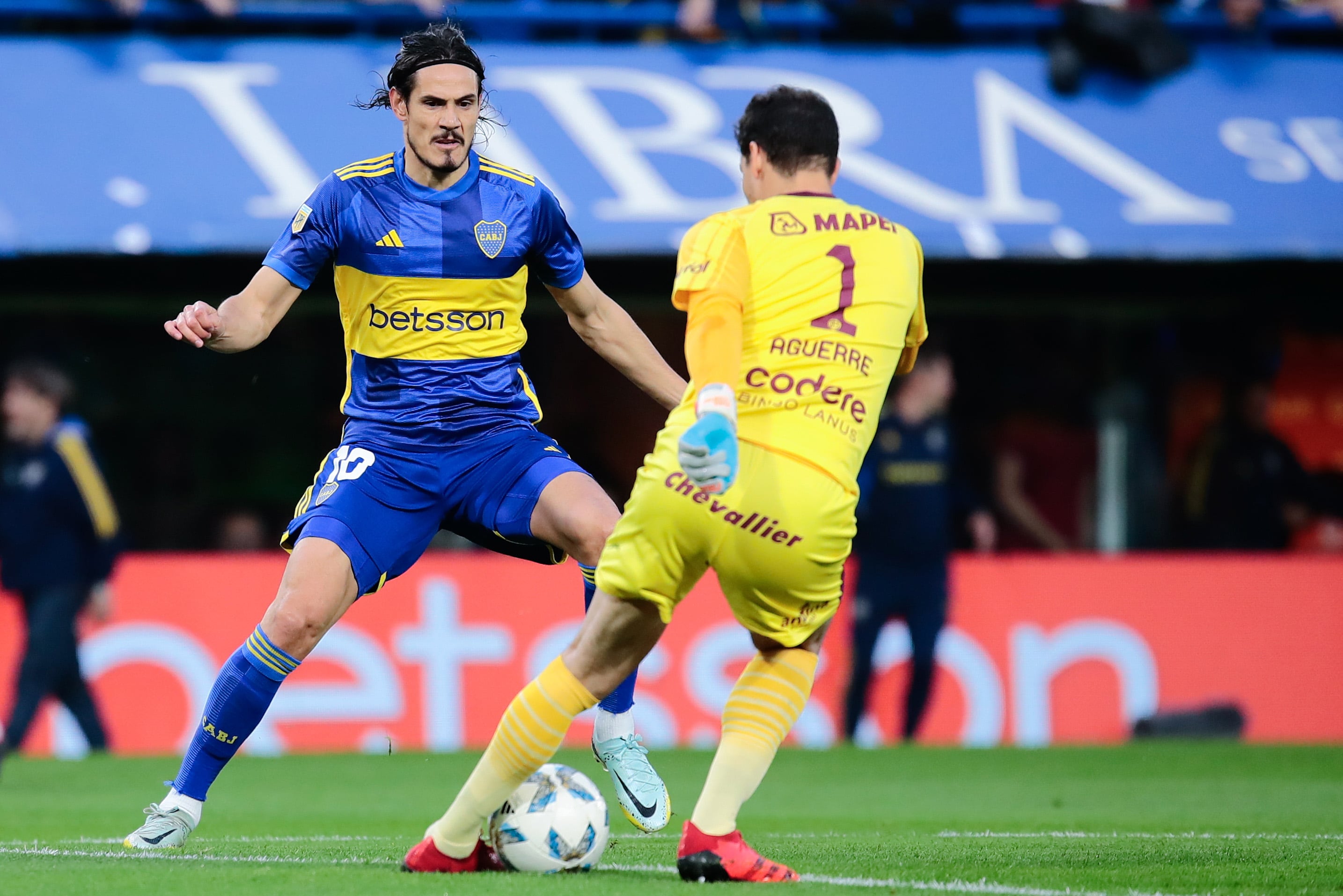 Cavani en acción, en Boca ante Lanús. (Fotobaires).