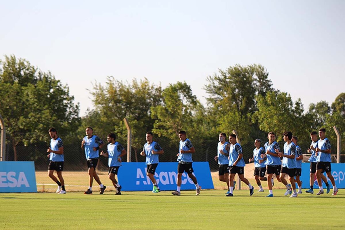 Belgrano viaja a Uruguay con bajas por Covid: por dónde ver el cuadrangular