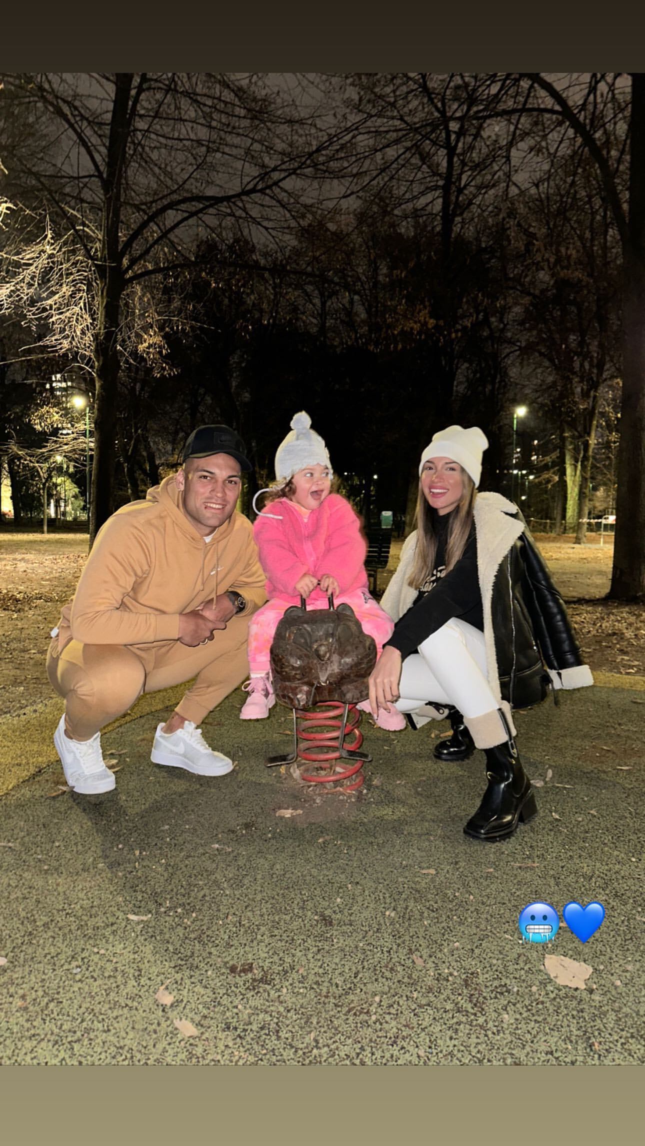 La tierna postal familiar de Agustina Gandolfo en medio del invierno europeo