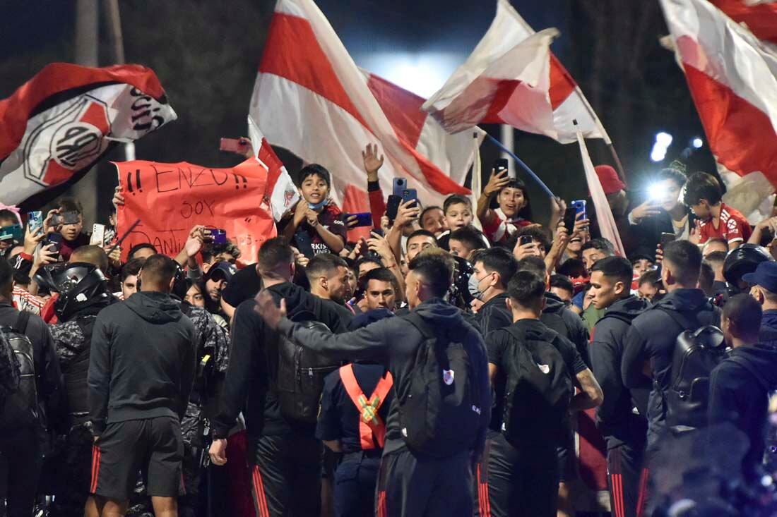 Llegada de River a Córdoba para enfrentar a Talleres en el Kempes (Facundo Luque /La Voz)