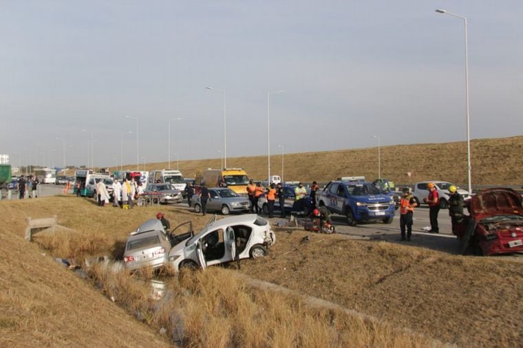 Siniestro vial fatal con dos víctimas en avenida Circunvalación. (Gentileza Cadena 3)