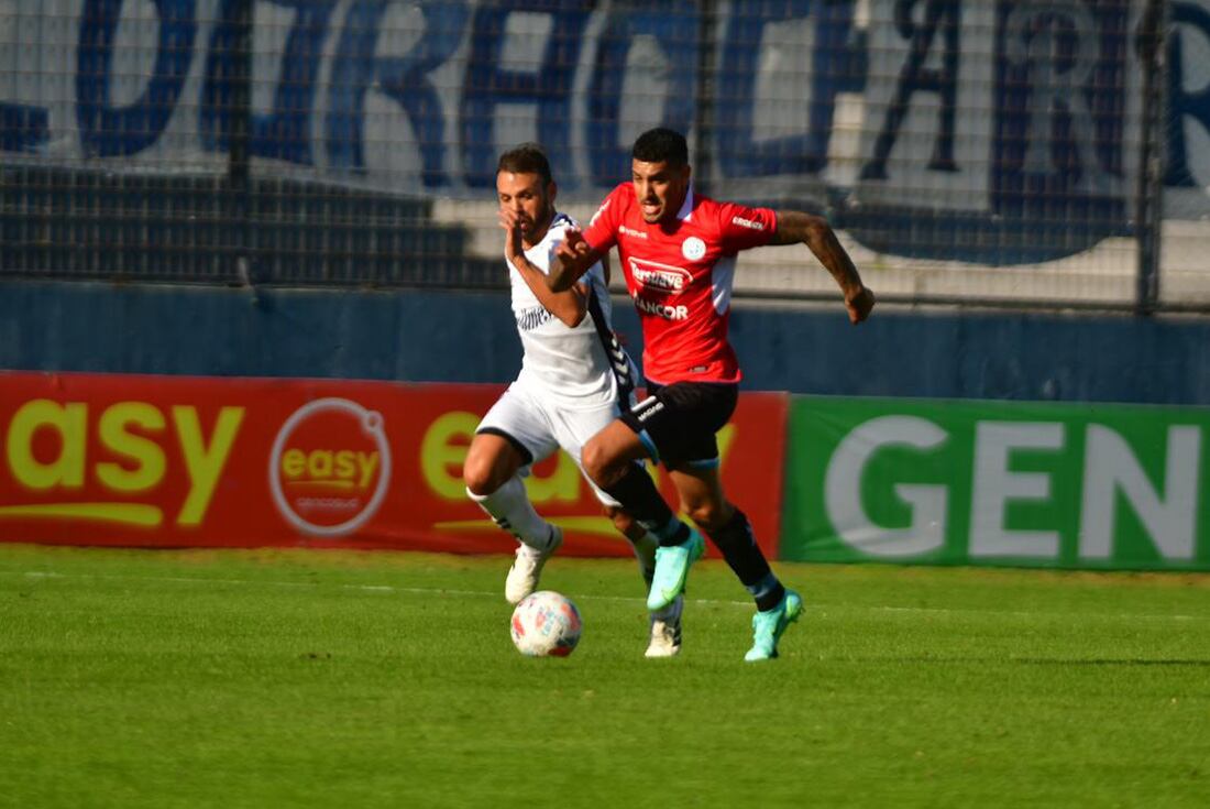 Adrián Balboa luchó como Belgrano ante Quilmes. (Federico López Claro)