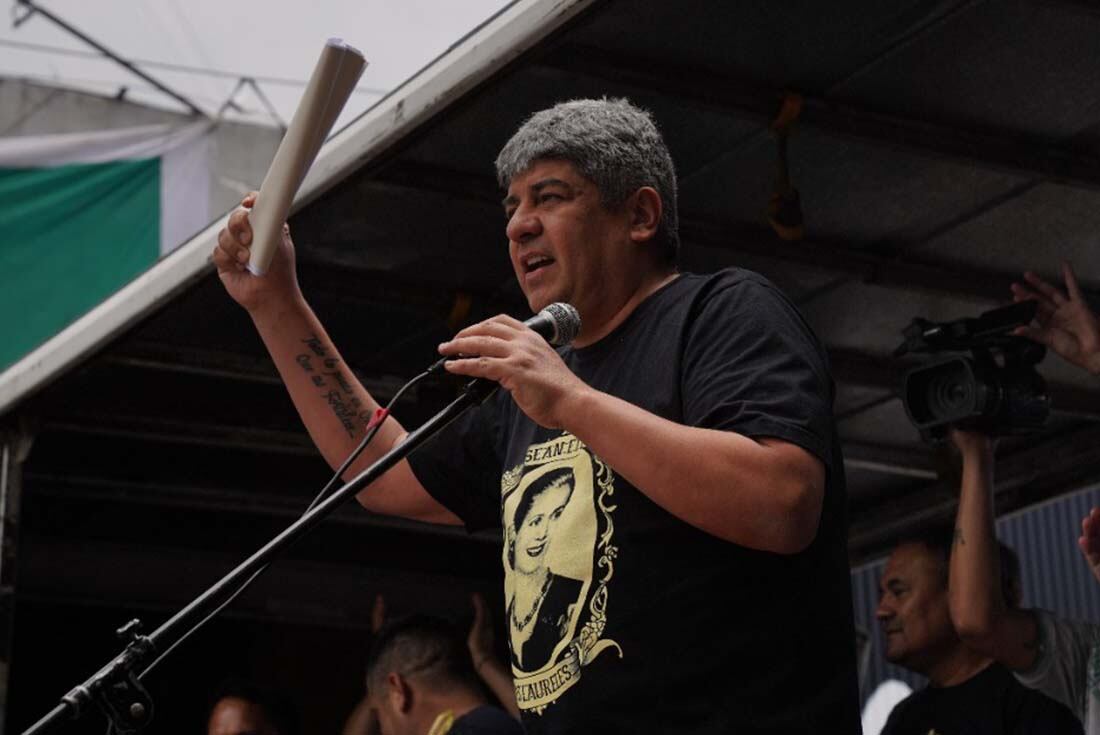 Pablo Moyano encabezando una protesta de Camioneros frente al Ministerio Salud. Foto: Clarín.