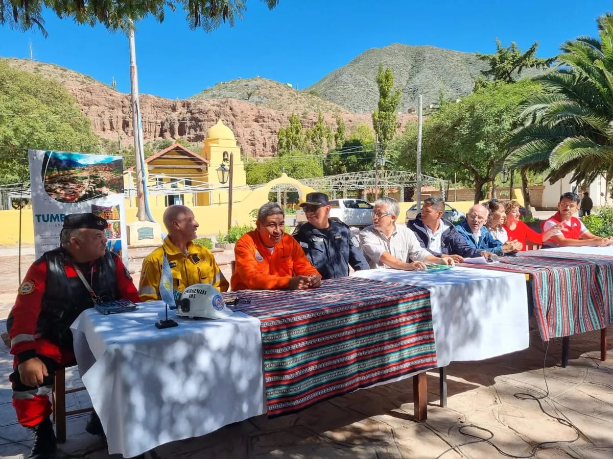 En conferencia de prensa celebrada en Tumbaya, funcionarios del Gobierno de la Provincia y de la Comisión Municipal local informaron detalles del Operativo Punta Corral 2024.