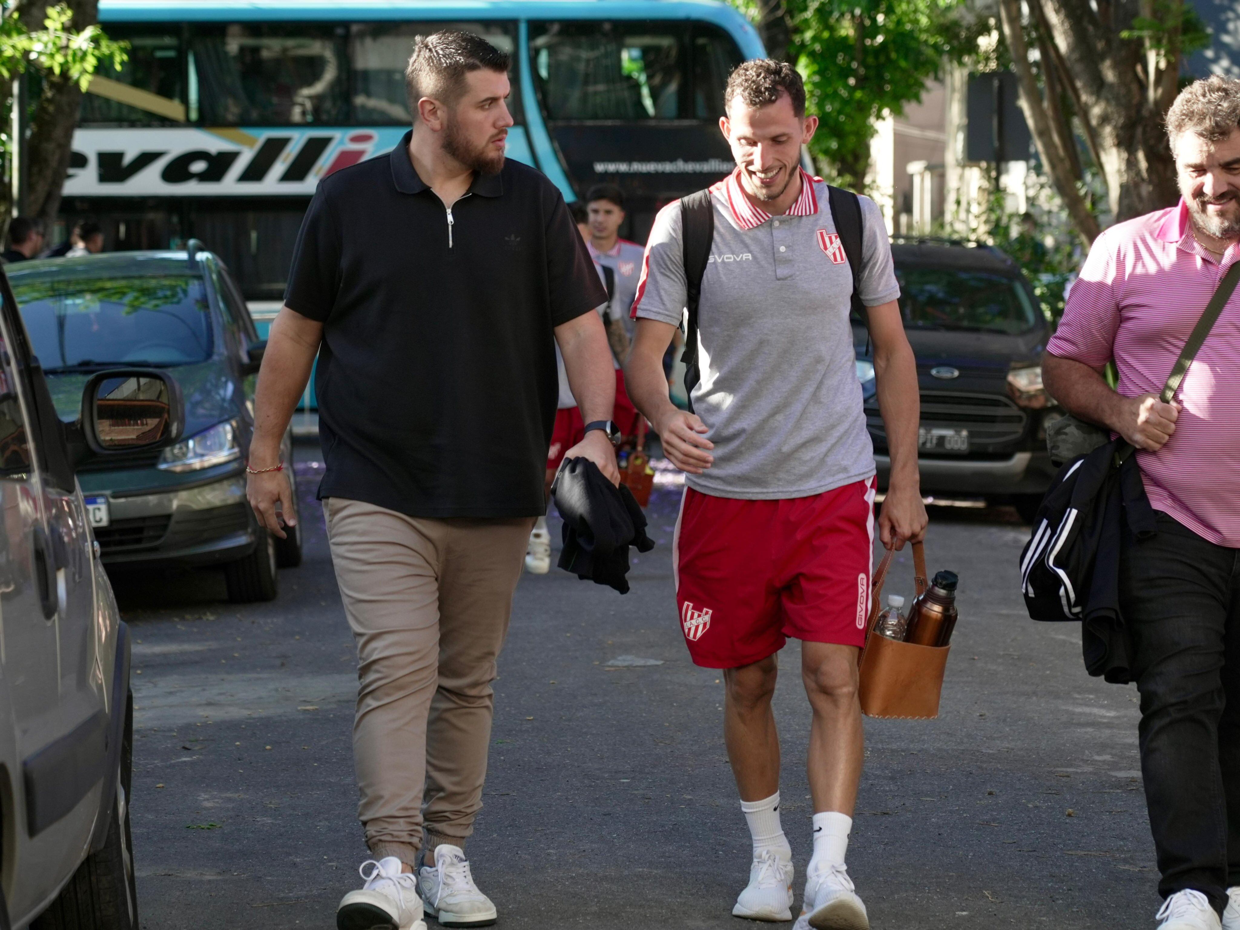 El presidente Cavagliatto, junto a Roffo en Victoria. (IACC).