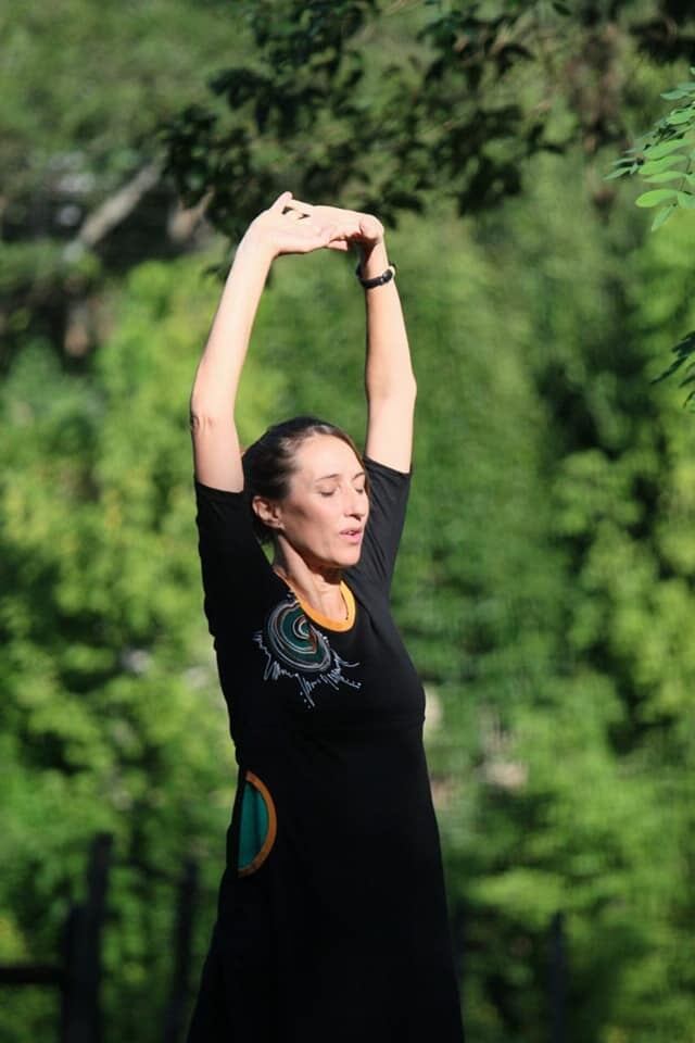 Prácticas de yoga a metros del Hotel Edén.