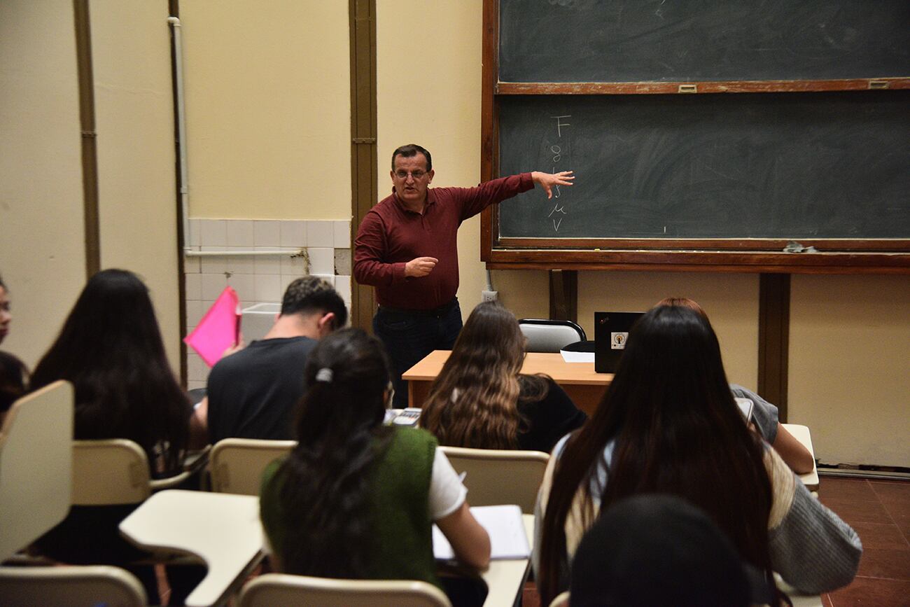 Carlos Marcelo García Rodríguez de la FCEFyN (UNC), ganó el premio "Profesor destacado" otorgado por la Academia Nacional de Ingeniería. (Pedro Castillo / La Voz)