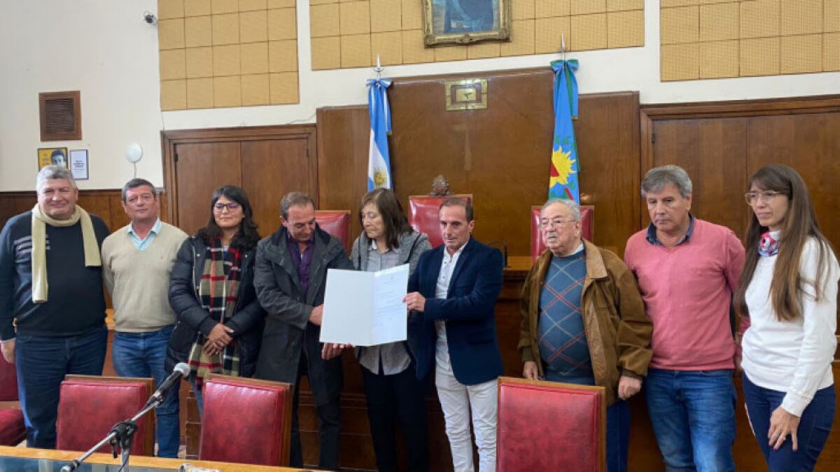 Emotivo reconocimiento post mortem al dirigente sindical Abdul Saravia