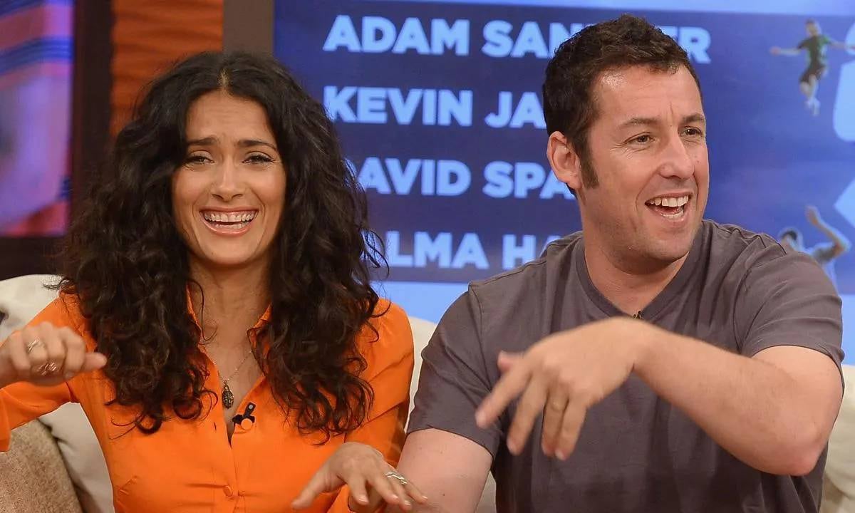 Salma Hayek y Adam Sandler