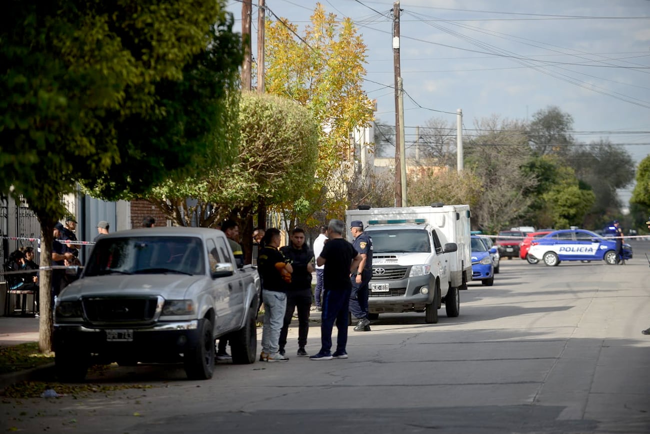 Femicidio seguido de suicidio en General Paz al 3068, Alta Córdoba. (Nicolás Bravo / La Voz)