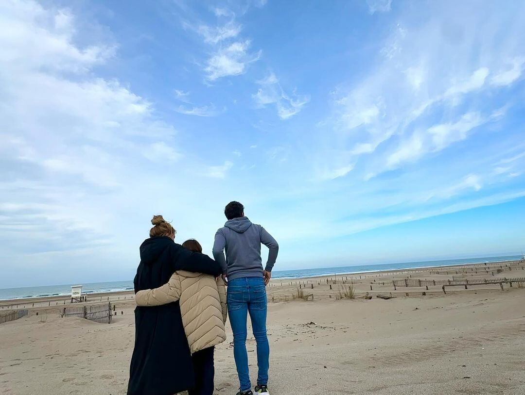 La foto de Nicolás Cabré junto a su hija Rufina y su nueva pareja Rocío Pardo