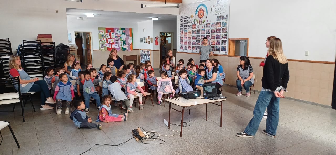 Charla de Gestión Ambiental en escuelas de Orense y Bellocq