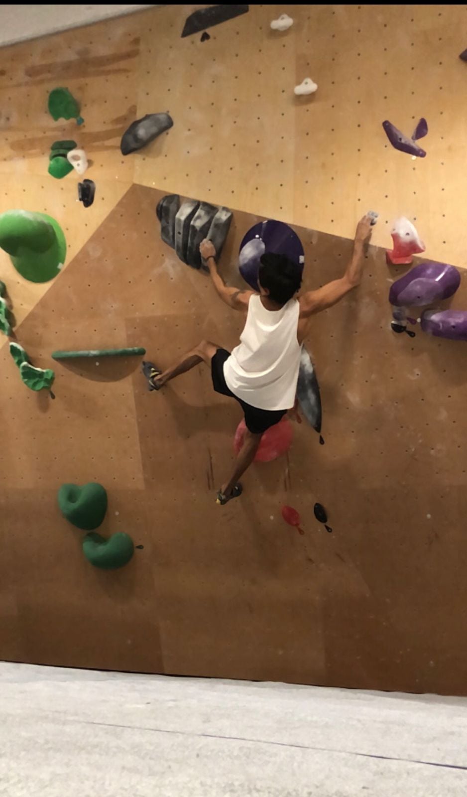 Sebastián Rojas probando uno de los muros de París 2024.