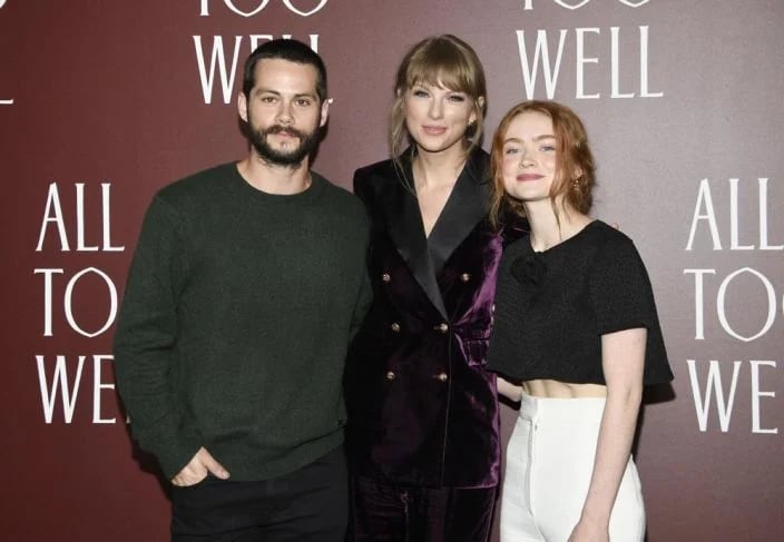 Taylor Swift con Dylan O’Brien y Sadie Sink de Stranger Things.