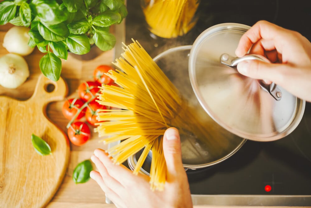 Los cocineros no recomiendan añadir aceite en la cocción de la pasta.