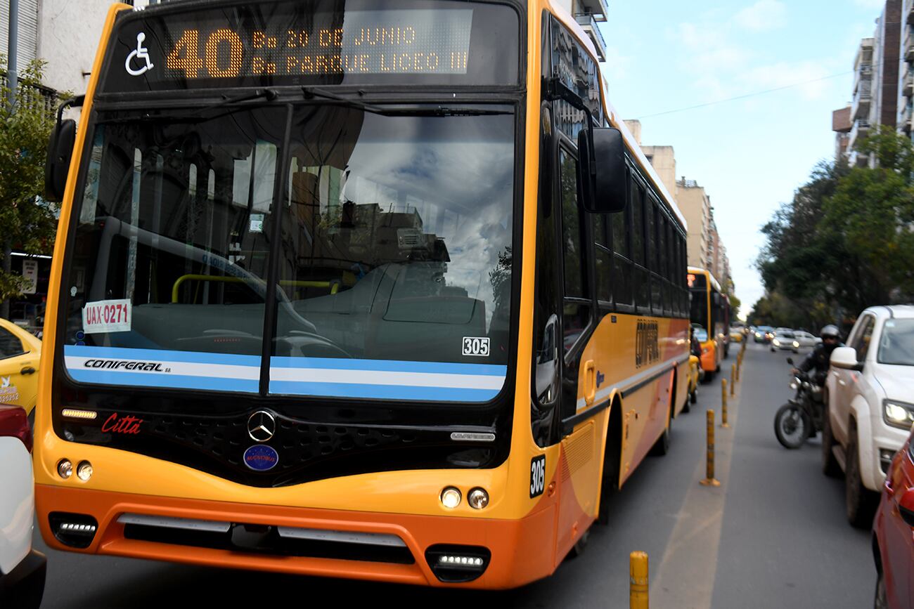 Transporte urbano de Córdoba: Coniferal debuta en la línea 40 con ómnibus 0km. (Ramiro Pereyra / La Voz)