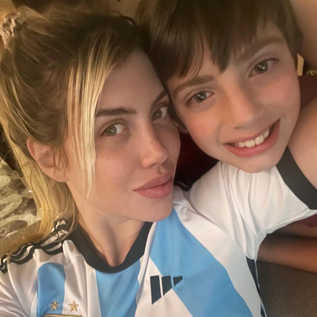 Wanda Nara vivió el partido de Argentina con sus hijos.