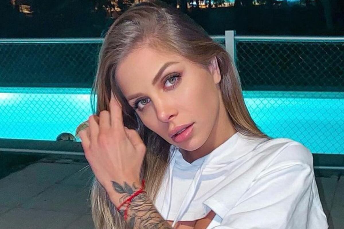 El día que Romina Malaspina conquistó Instagram con una microbikini amarilla desde un balcón