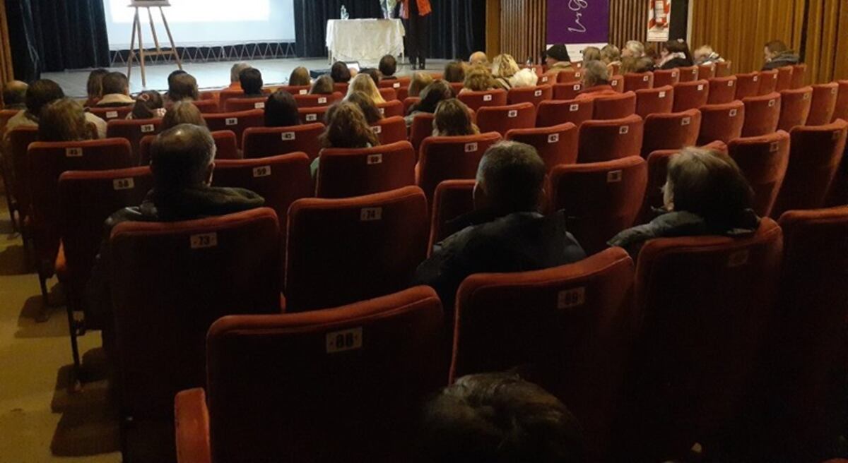 Teatro en Chaves: “El tiempo de las mandarinas” y “Hablaba en verso y vivía en poesía”