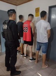 Tres hombres detenidos por atacar a una mujer en Posadas.