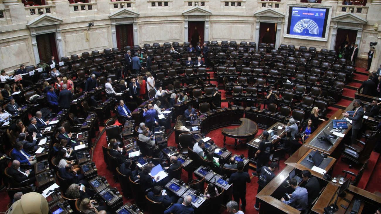 La sesión especial no pudo realizarse por falta de quórum. Al recinto asistieron 119 de 257 diputados.