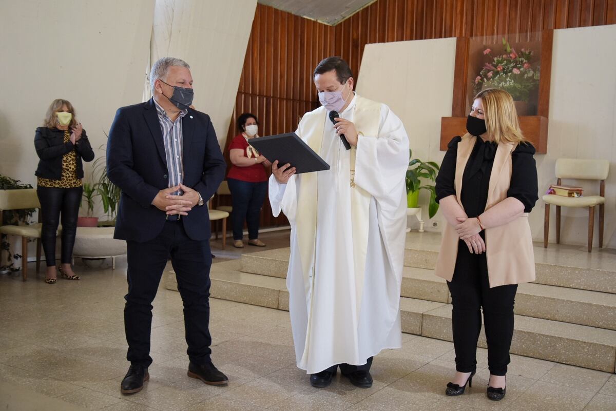 El Padre Gabriel Camusso recibió la “Llave de la Ciudad” de Arroyito